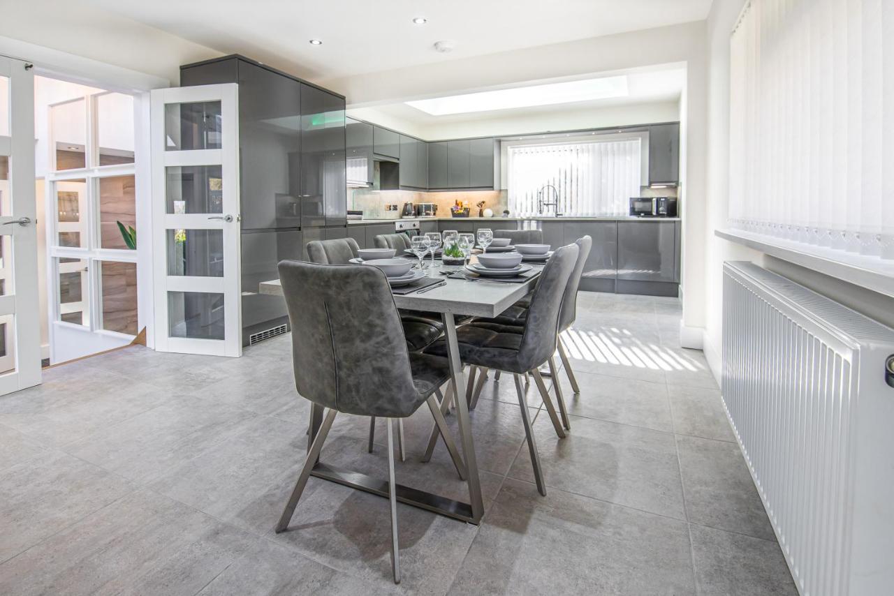 Luxury Property With Hot Tub And Sea Views Oystermouth Dış mekan fotoğraf