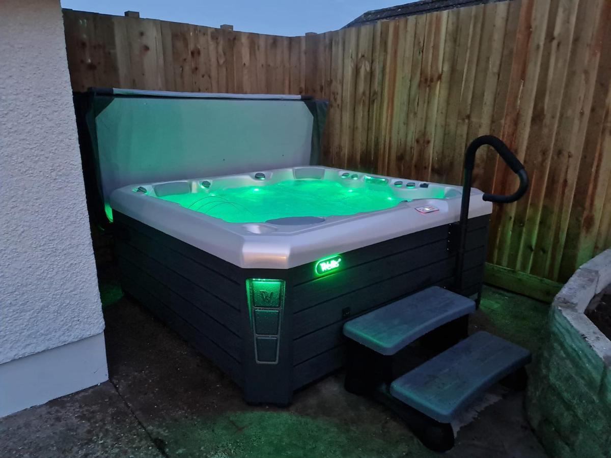 Luxury Property With Hot Tub And Sea Views Oystermouth Dış mekan fotoğraf