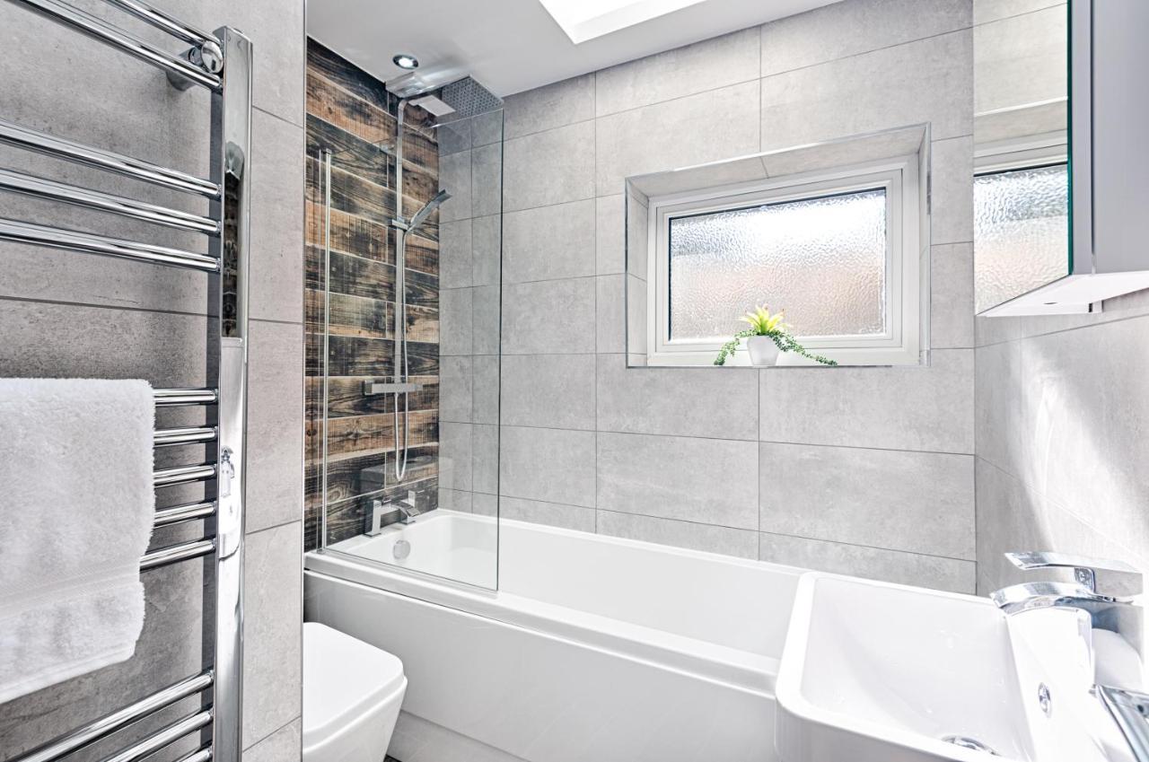 Luxury Property With Hot Tub And Sea Views Oystermouth Dış mekan fotoğraf