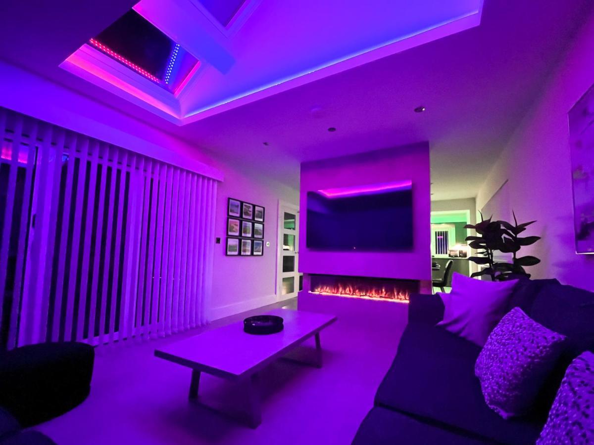 Luxury Property With Hot Tub And Sea Views Oystermouth Dış mekan fotoğraf