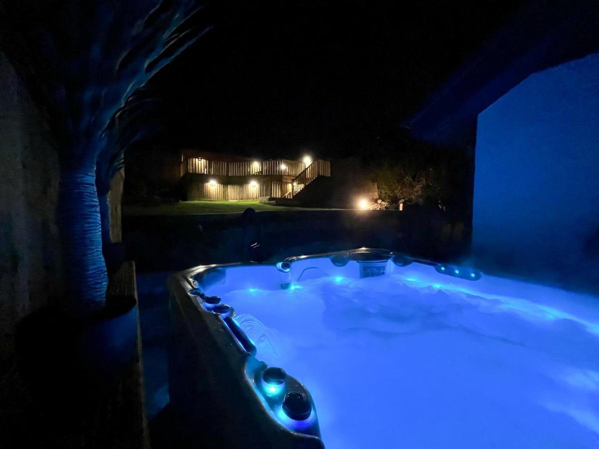 Luxury Property With Hot Tub And Sea Views Oystermouth Dış mekan fotoğraf